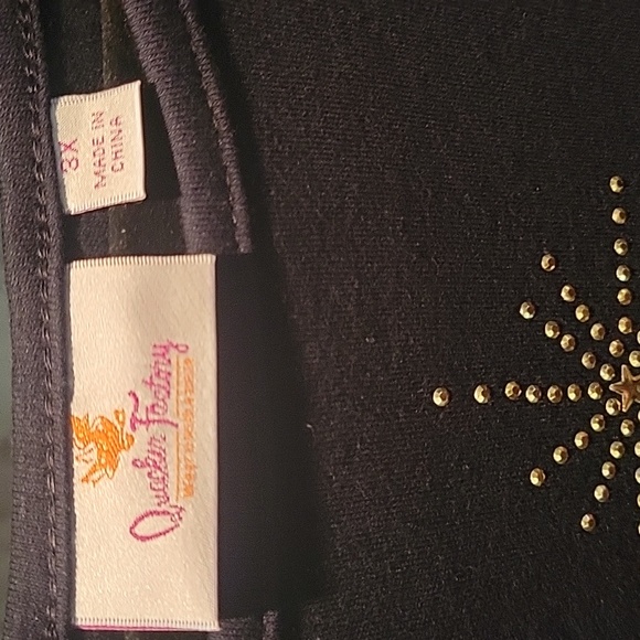 Quacker Factory Short Sleeve Tee with Christmas Tree Embellishment Size 3X - Picture 5 of 6